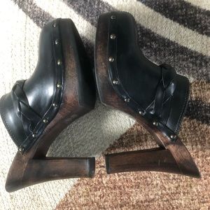 Tribeca Wooden Clogs/Mules with Leather Uppers in EUC